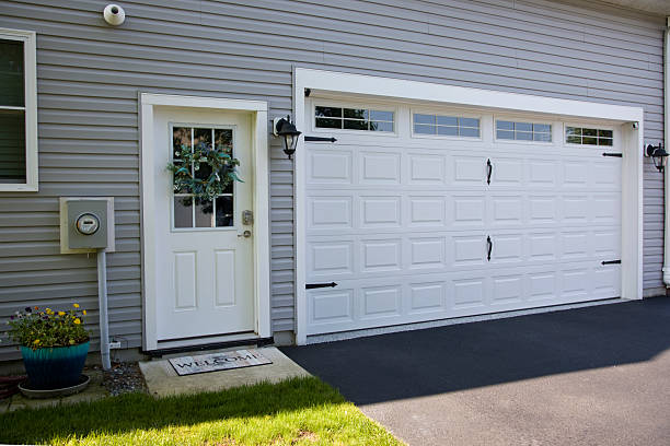 24/7 Emergency Garage Door Panel Replacement experts in Douglass, KS